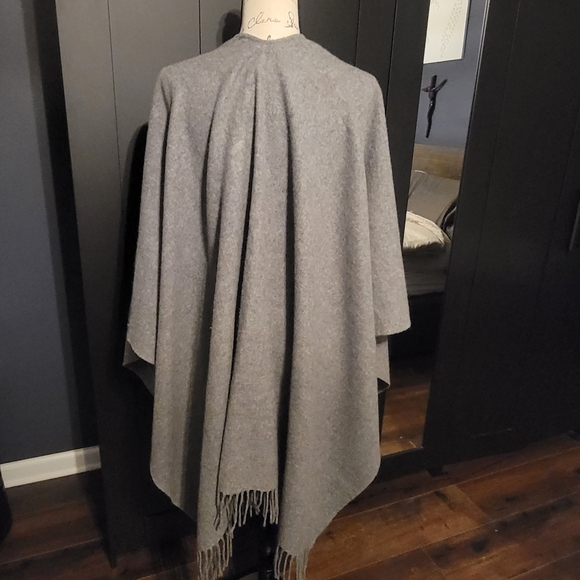 Gray Poncho - Picture 2 of 4